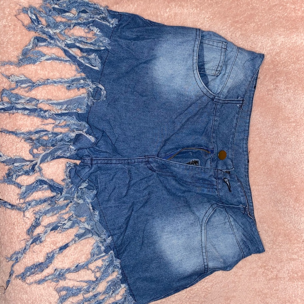 Stringy denim shorts.